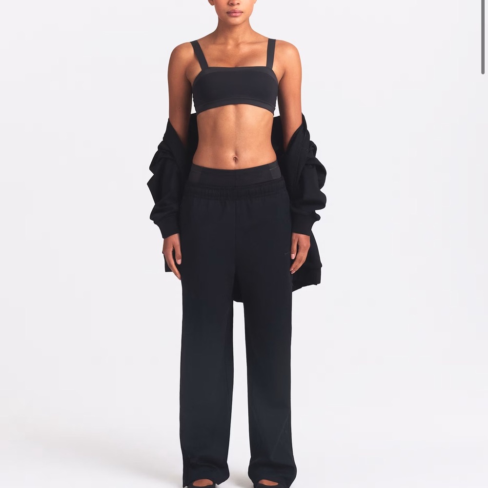 NWT NikeSKIMS Matte Tricot
Women's Side-Snap Pants
